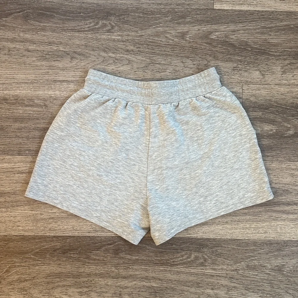 ALO Yoga soft breathable